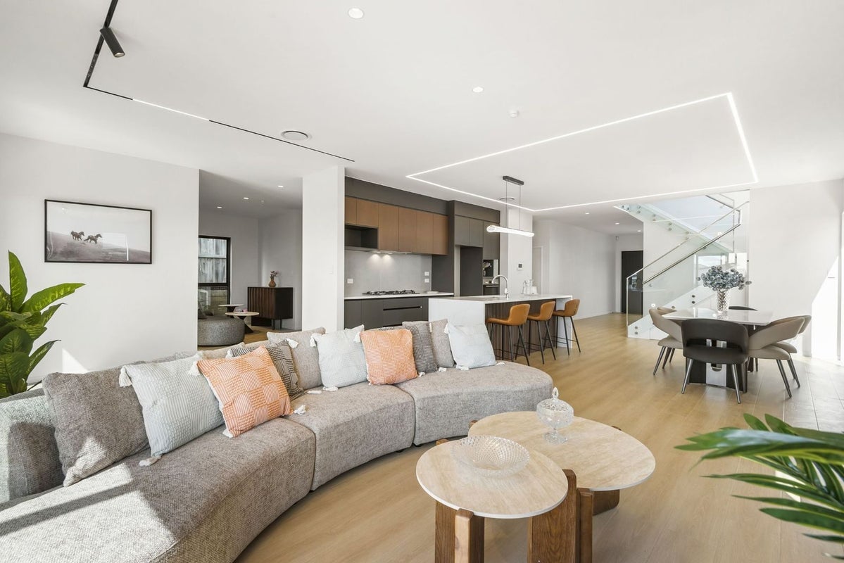 115 Thomas Road, Flat Bush, Auckland - Carousel 1