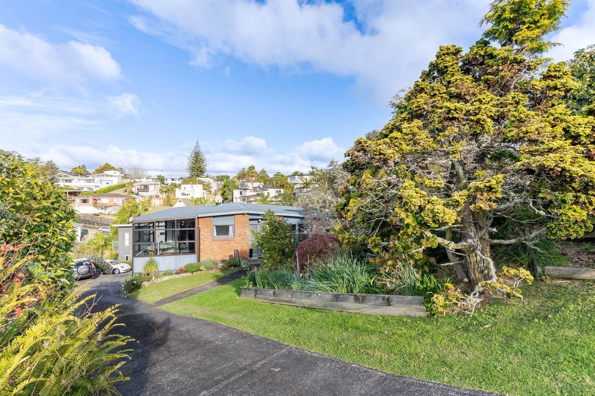 1/4 Elizabeth Place, Mairangi Bay, Auckland - Carousel 2