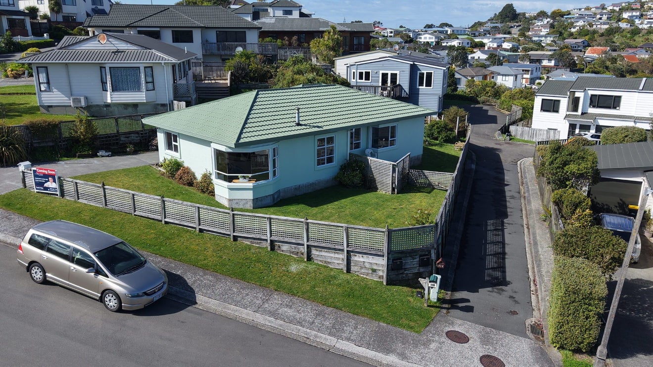27 Pelorous Street, Paparangi, Wellington - Carousel 1