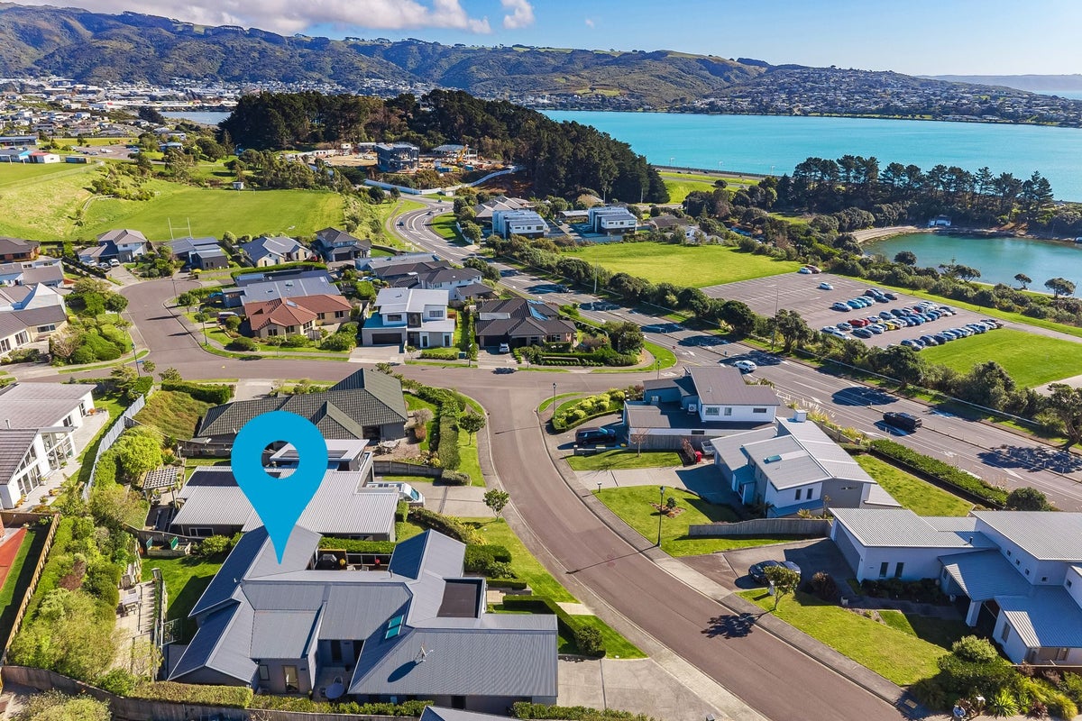 6 Hollyford Place, Aotea, Porirua - Carousel 29