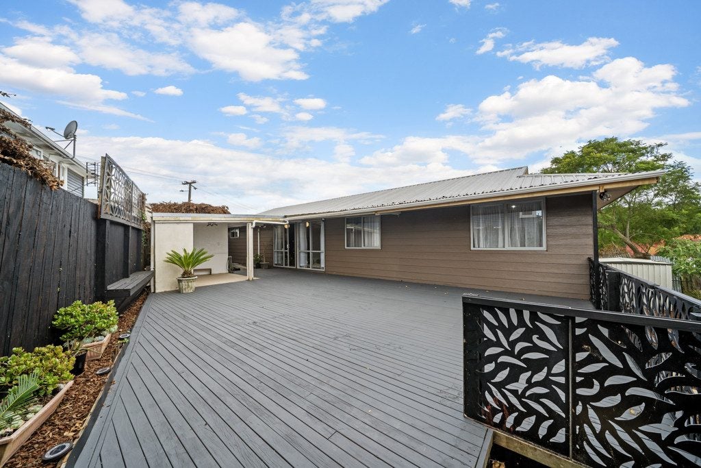 55 Leybourne Circle, Glen Innes, Auckland - Carousel 1