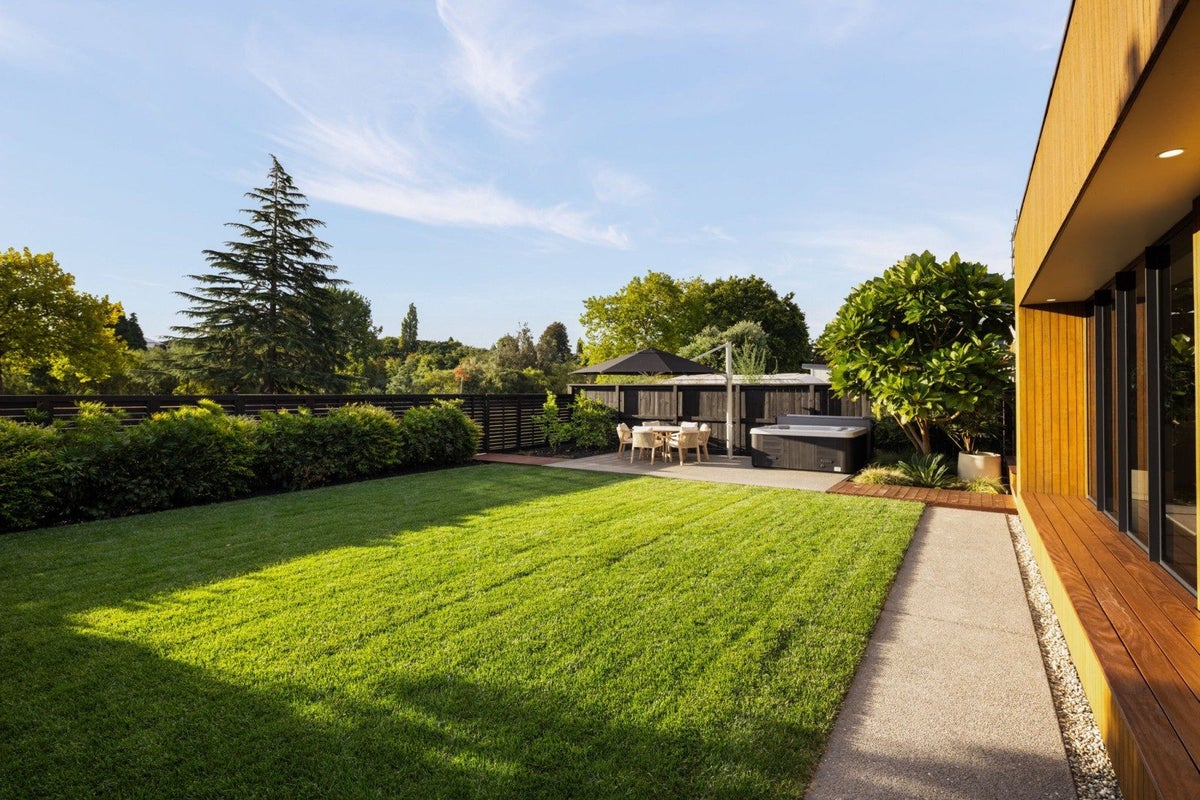 12 Jellicoe Drive, Hamilton East, Hamilton - Carousel 2
