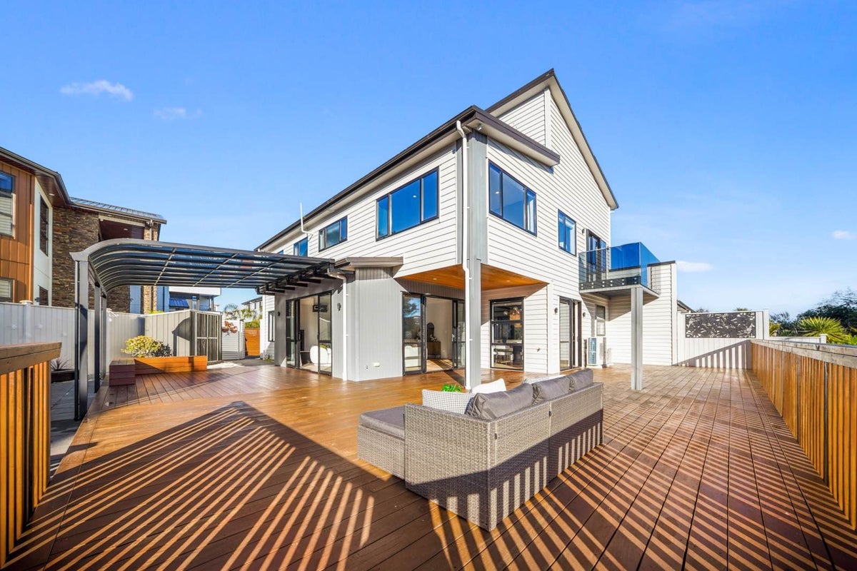 9 Wyon Way, Flat Bush, Auckland - Carousel 2