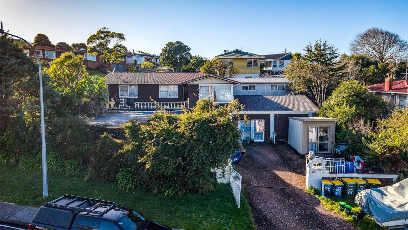 68 La Rosa Street, Green Bay, Auckland - Carousel 2