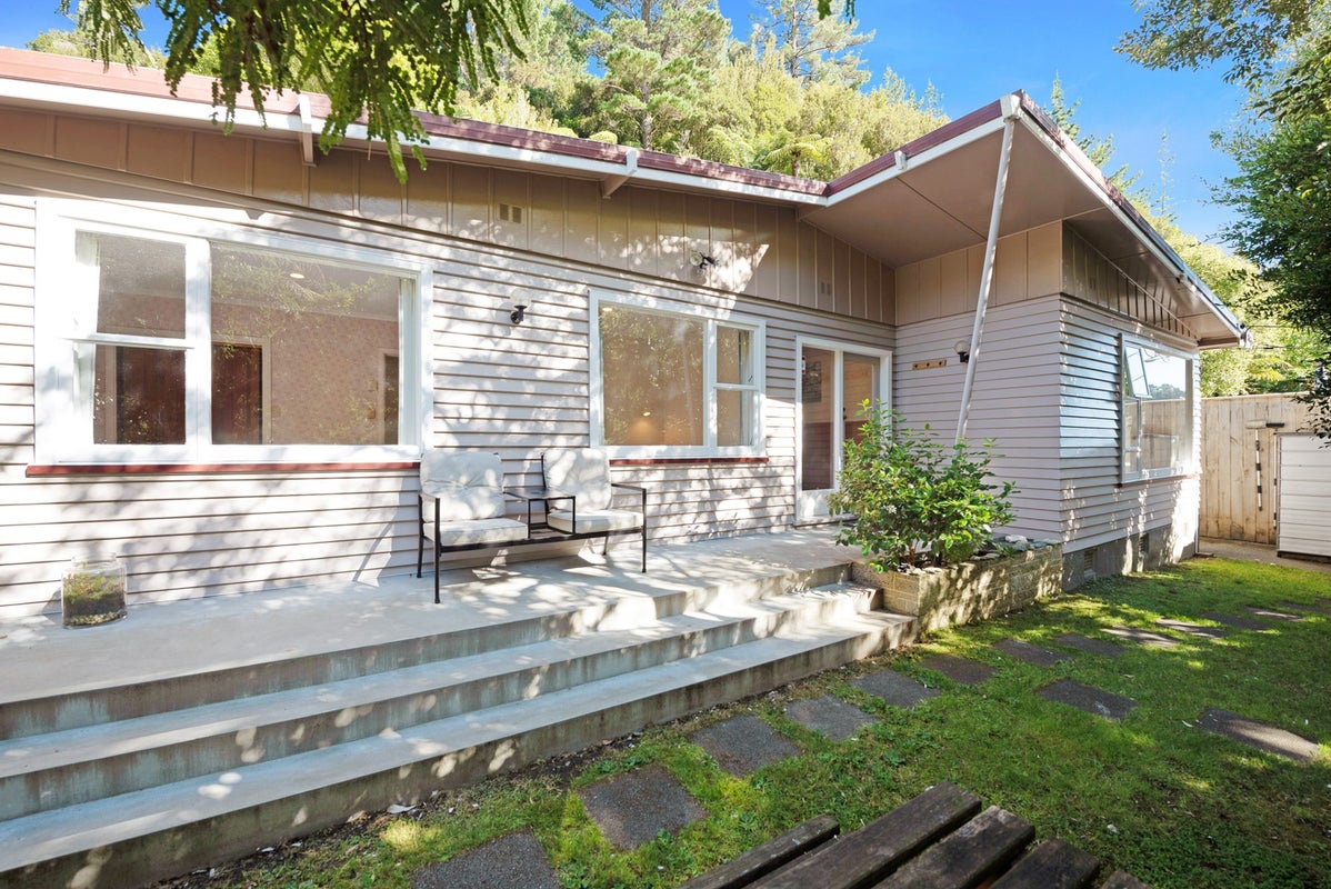 132 Pinehaven Road, Pinehaven, Upper Hutt - Carousel 1