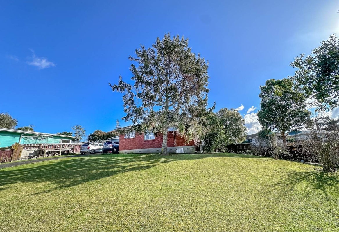 4 Staverton Crescent, Mangere, Auckland - Carousel 2