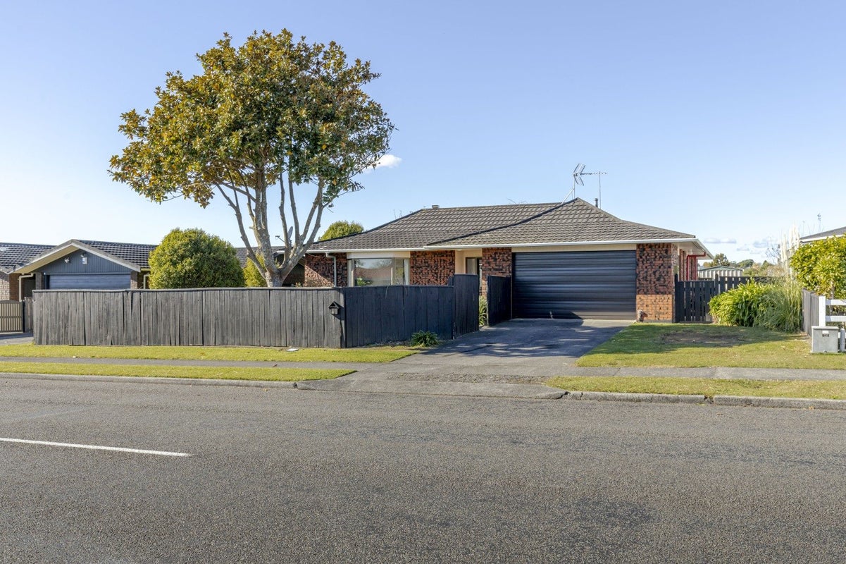 60 Heta Road, Highlands Park, New Plymouth - Carousel 1