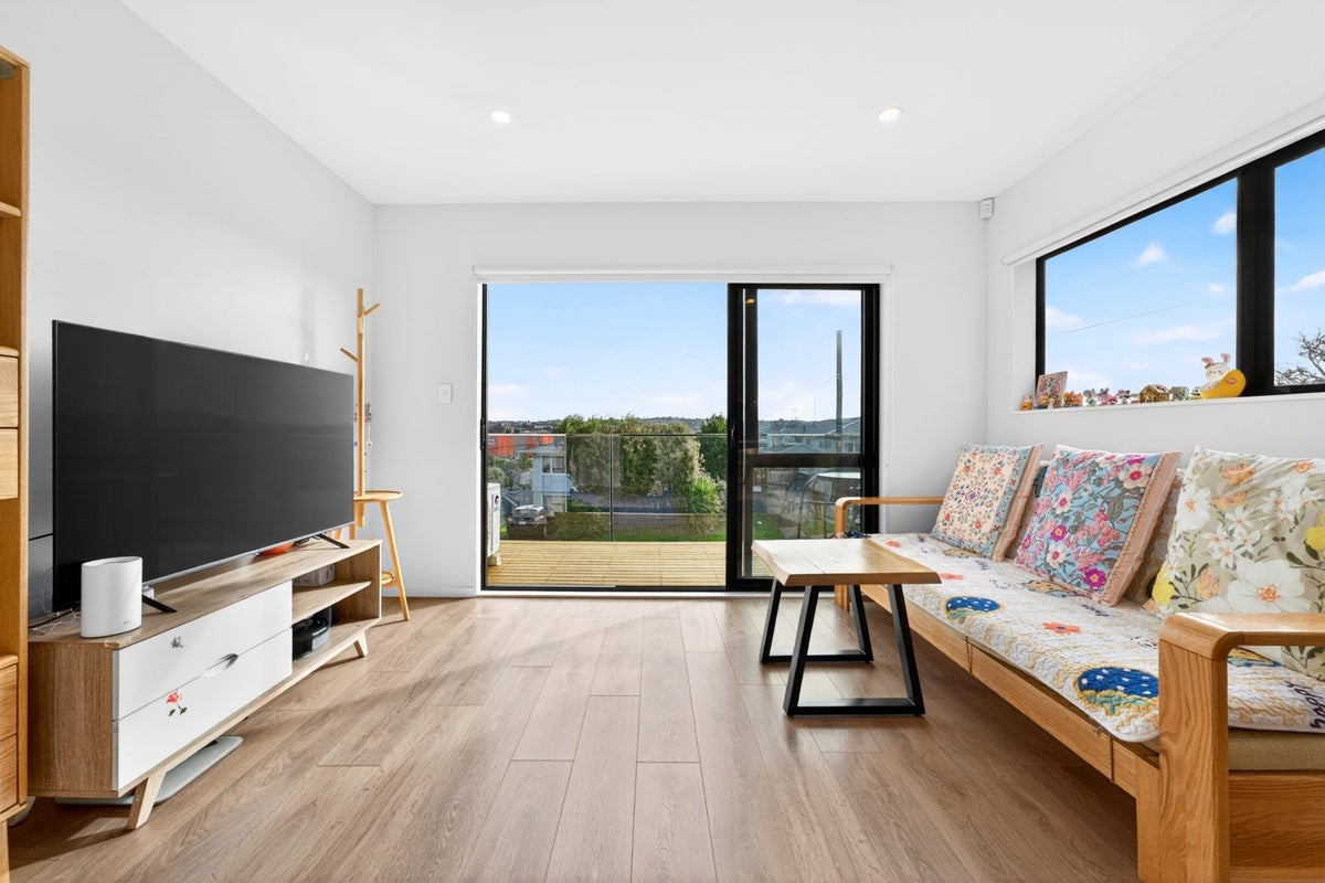20A Arrow Road, Forrest Hill, Auckland - Carousel 2