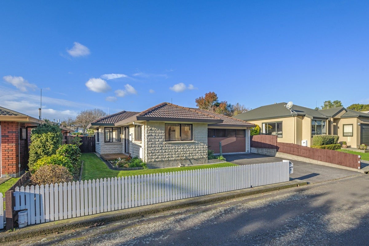 2 Astrid Court, Awapuni, Palmerston North - Carousel 1