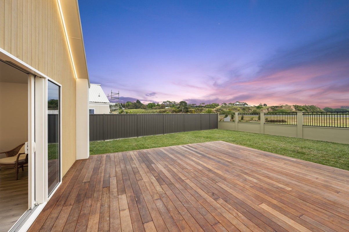 102 Pelorus Avenue, Poraiti, Napier - Carousel 28