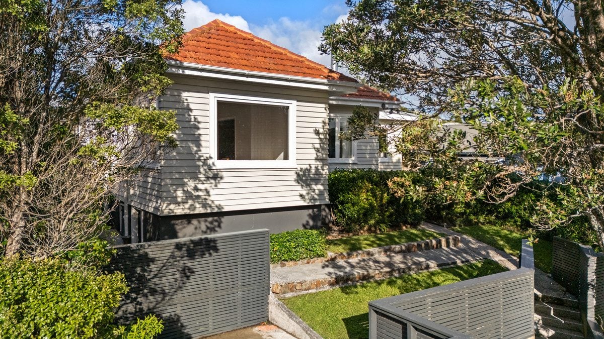 7 Albemarle Road, Northland, Wellington - Carousel 1