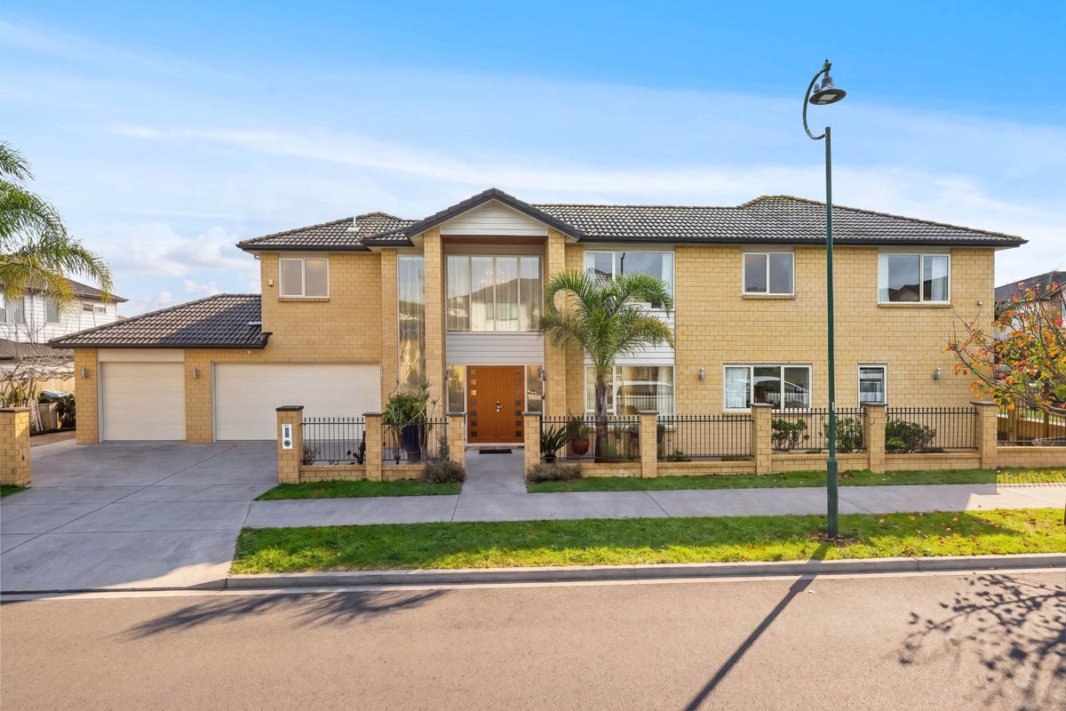 47 Charlestown Drive, Flat Bush, Auckland - Carousel 1