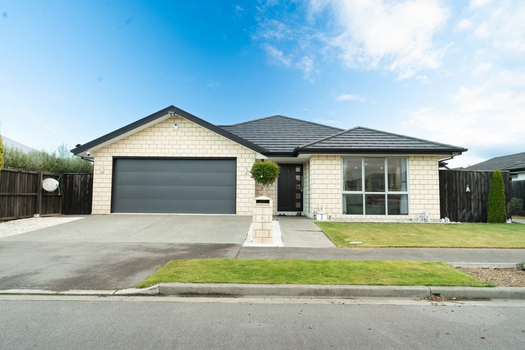 7 Jefferson Close, Halswell, Christchurch - Carousel 1