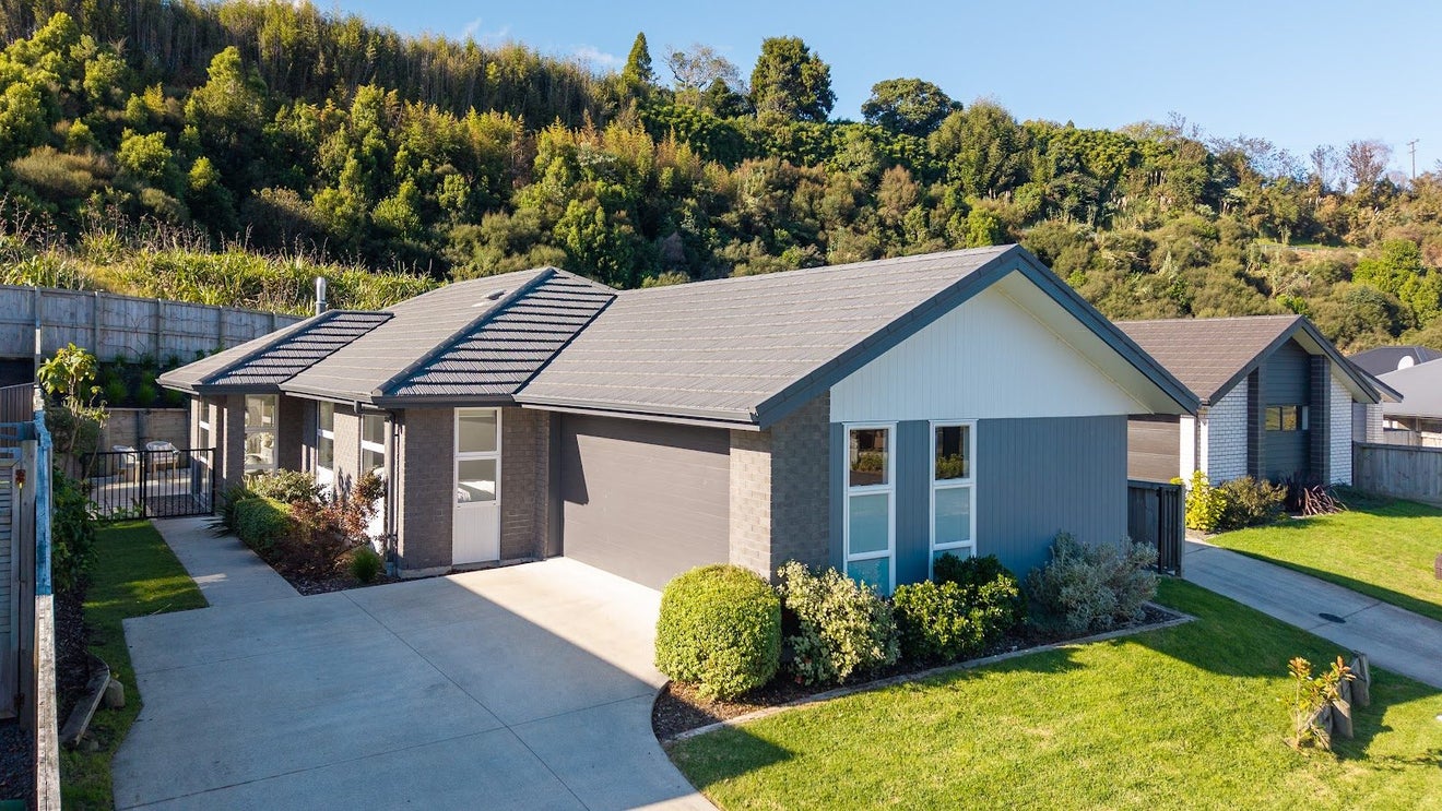 79 Pakanga Grove, Pyes Pa, Tauranga - Carousel 1