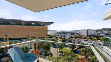6D/82 Cable Street, Te Aro, Wellington - Carousel 1
