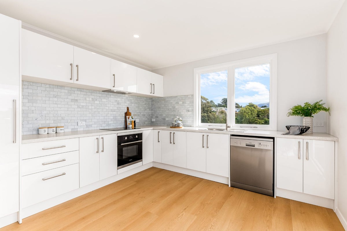 23 Cumberland Grove, Cannons Creek, Porirua, Wellington - Carousel 2