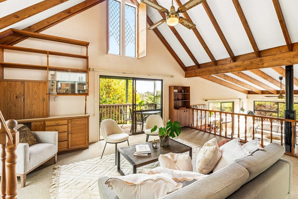 22 Tawa Street, Oneroa, Waiheke Island - Carousel 1