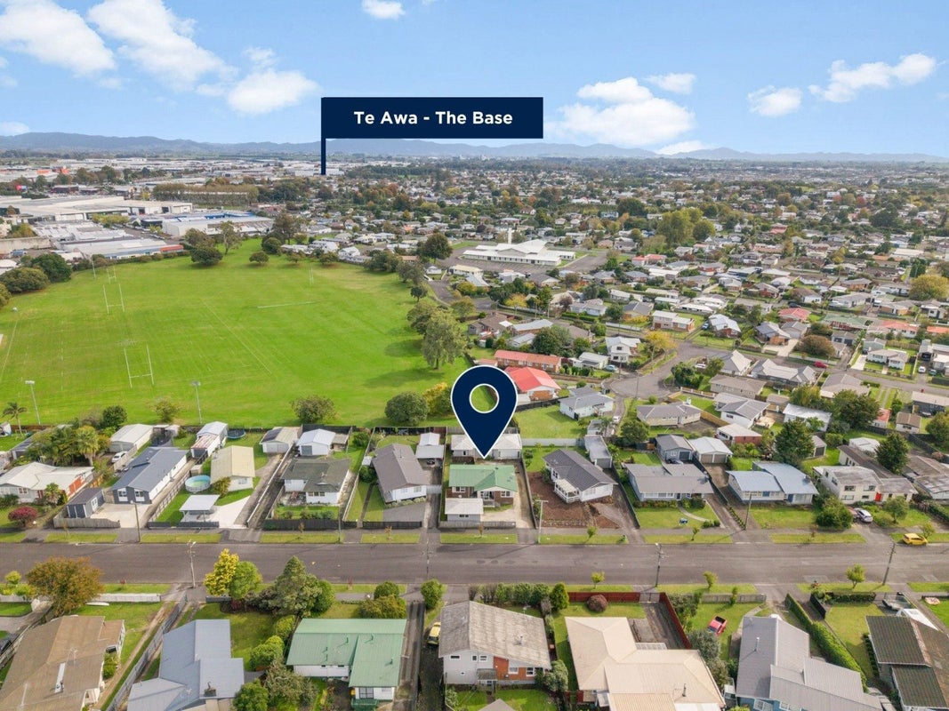 36 Cecil Street, St Andrews, Hamilton - Carousel 24