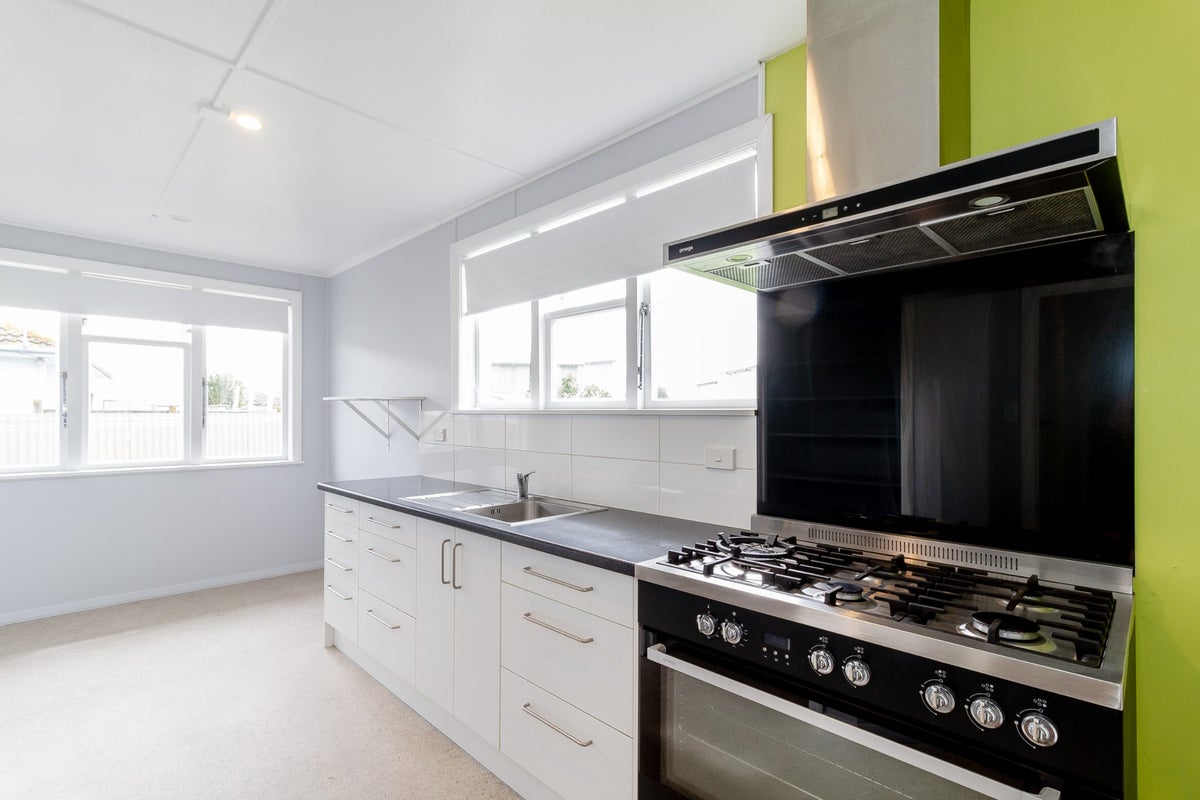 9 McLaren Crescent, Onekawa, Napier - Carousel 2