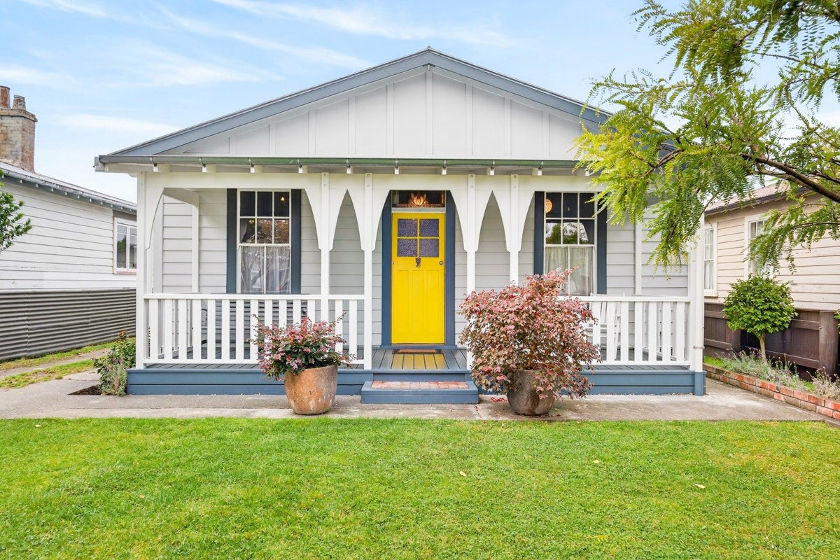 921 Willowpark Road North, Mayfair, Hastings - Carousel 1