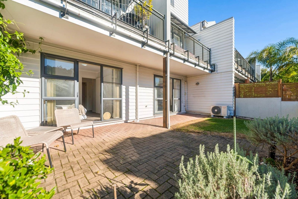 19/5 Carolina Place, Albany, Auckland - Carousel 1