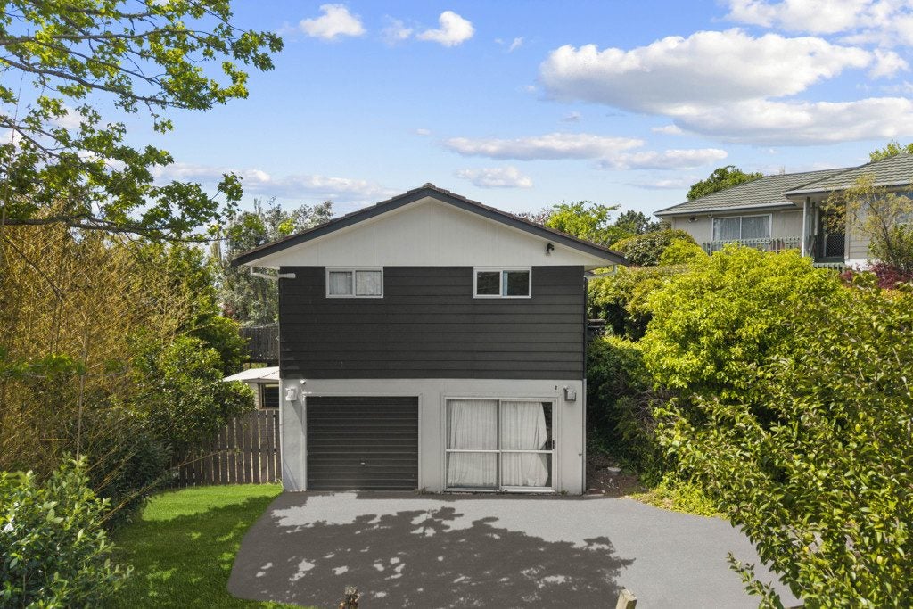 6 Theban Place, Totara Vale, Auckland - Carousel 1