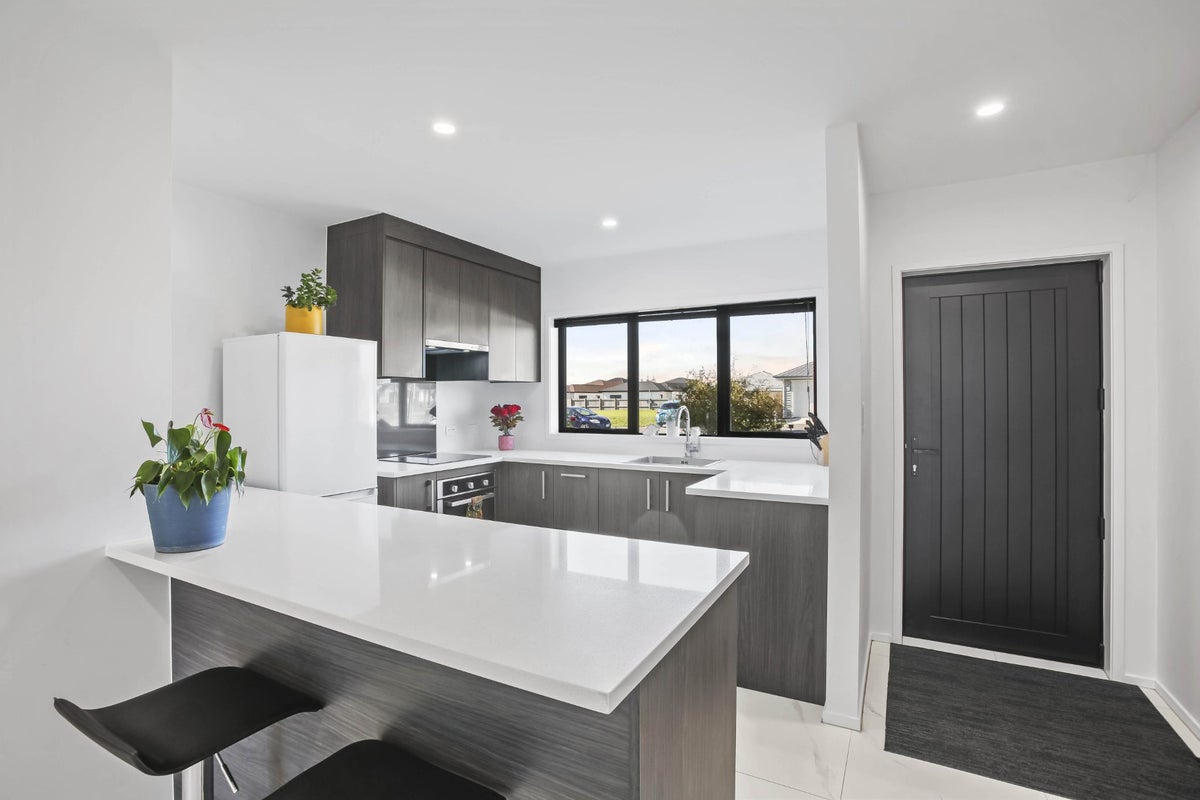 4 Koiora Road, Clarks Beach, Clarks Beach - Carousel 1