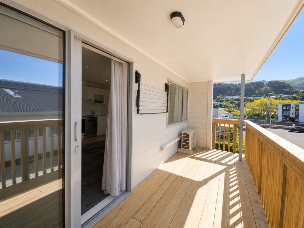 10/19 Collins Avenue, Tawa, Wellington - Carousel 1