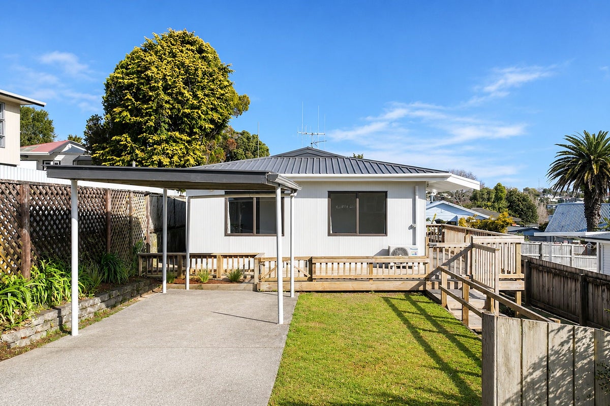121 Ohauiti Road, Hairini, Tauranga - Carousel 1