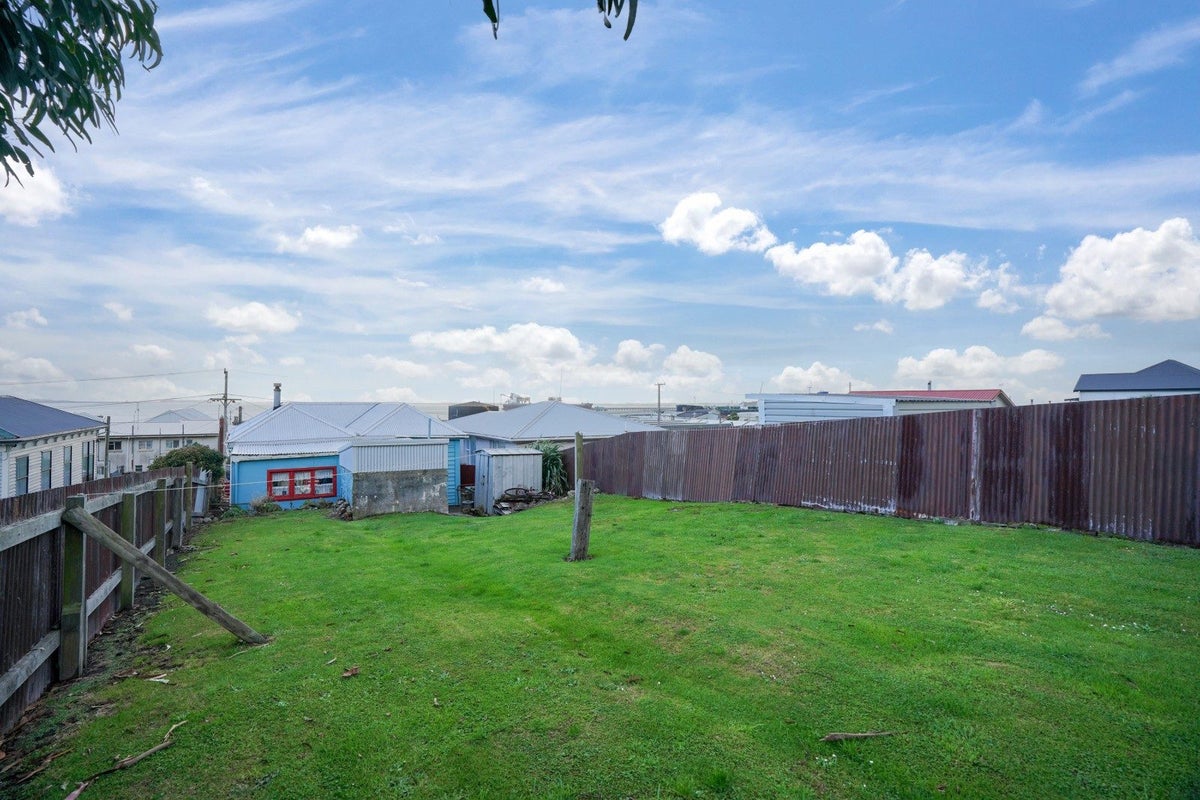 118 Barrow Street, Bluff - Carousel 23