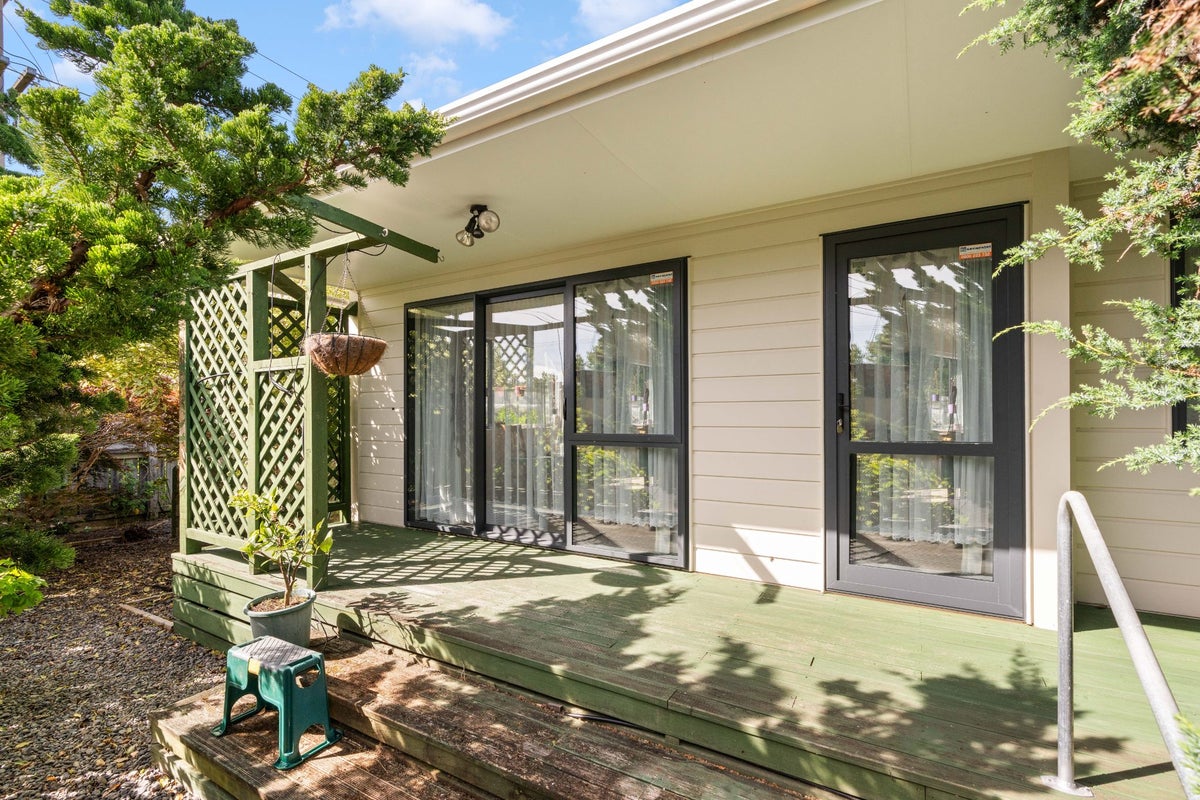 10 Moore Street, Featherston - Carousel 1