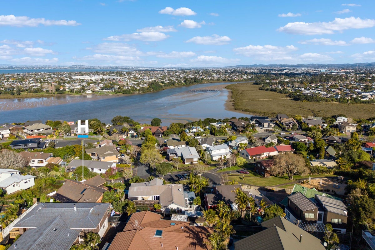 15 Da Vinci Place, West Harbour, Auckland - Carousel 24