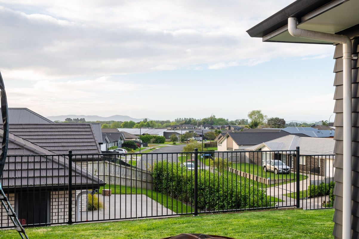 24 Drower Glen, Flagstaff, Hamilton - Carousel 2