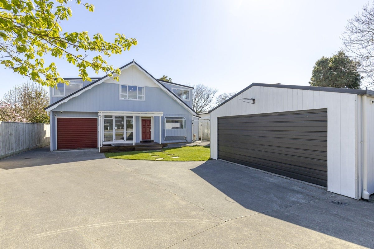 8 York Crescent, Westown, New Plymouth - Carousel 1