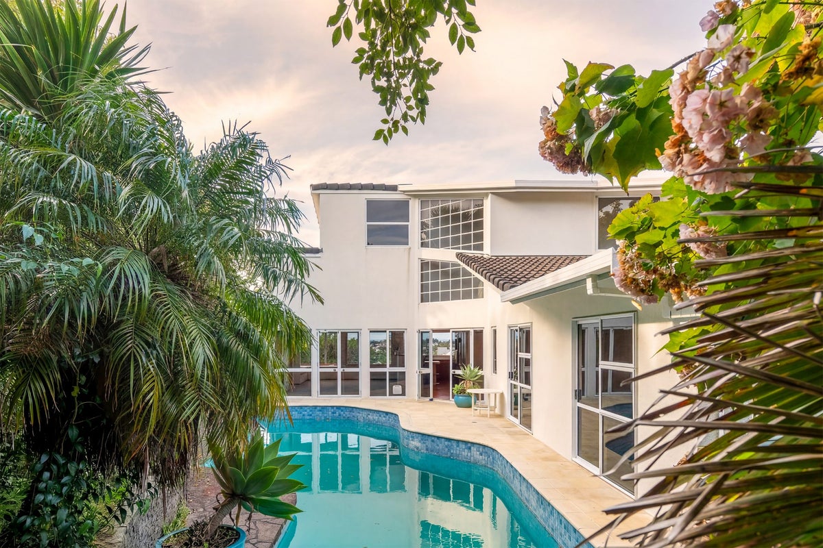 19 Calypso Place, Rothesay Bay, Auckland - Carousel 2
