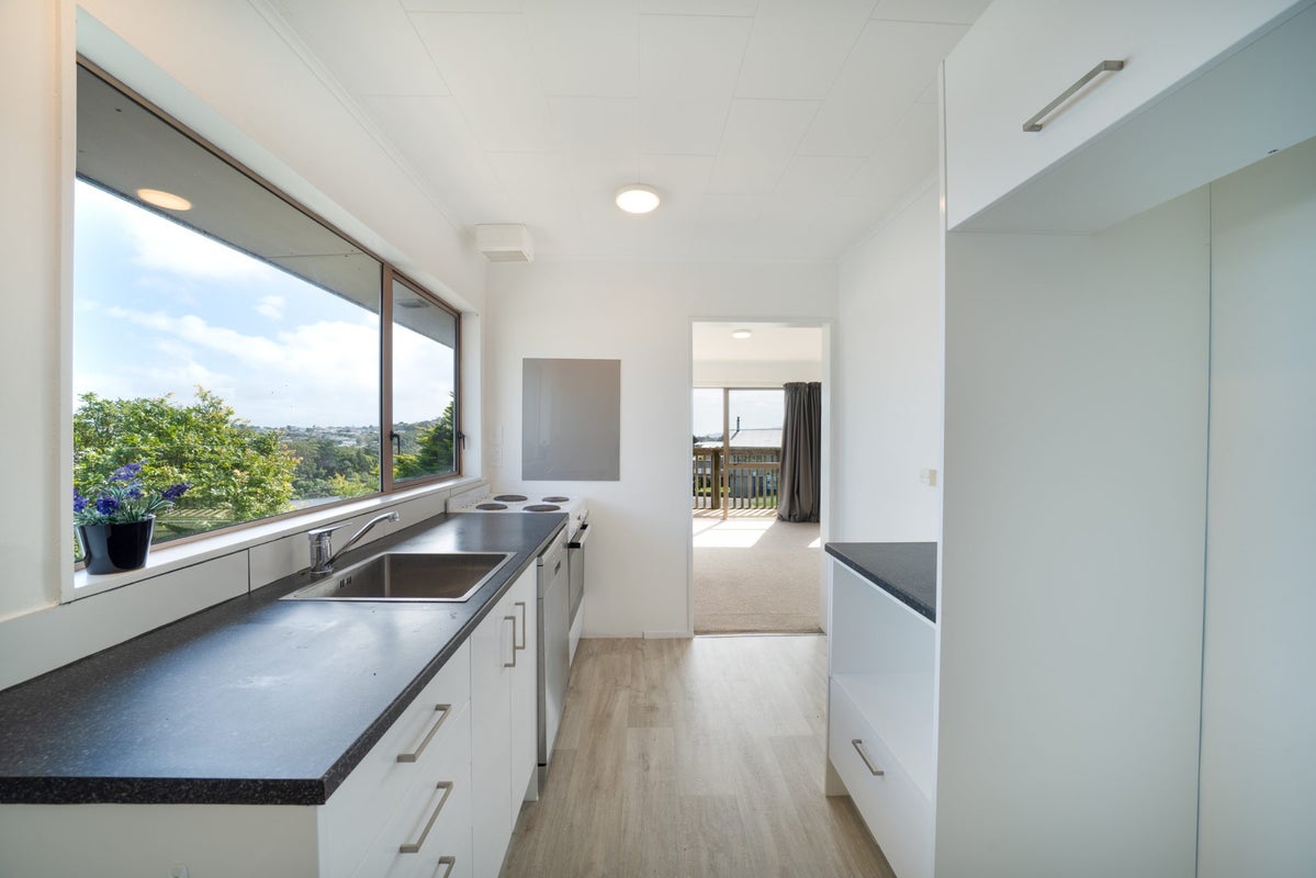 20 Adventure Drive, Whitby, Porirua - Carousel 1