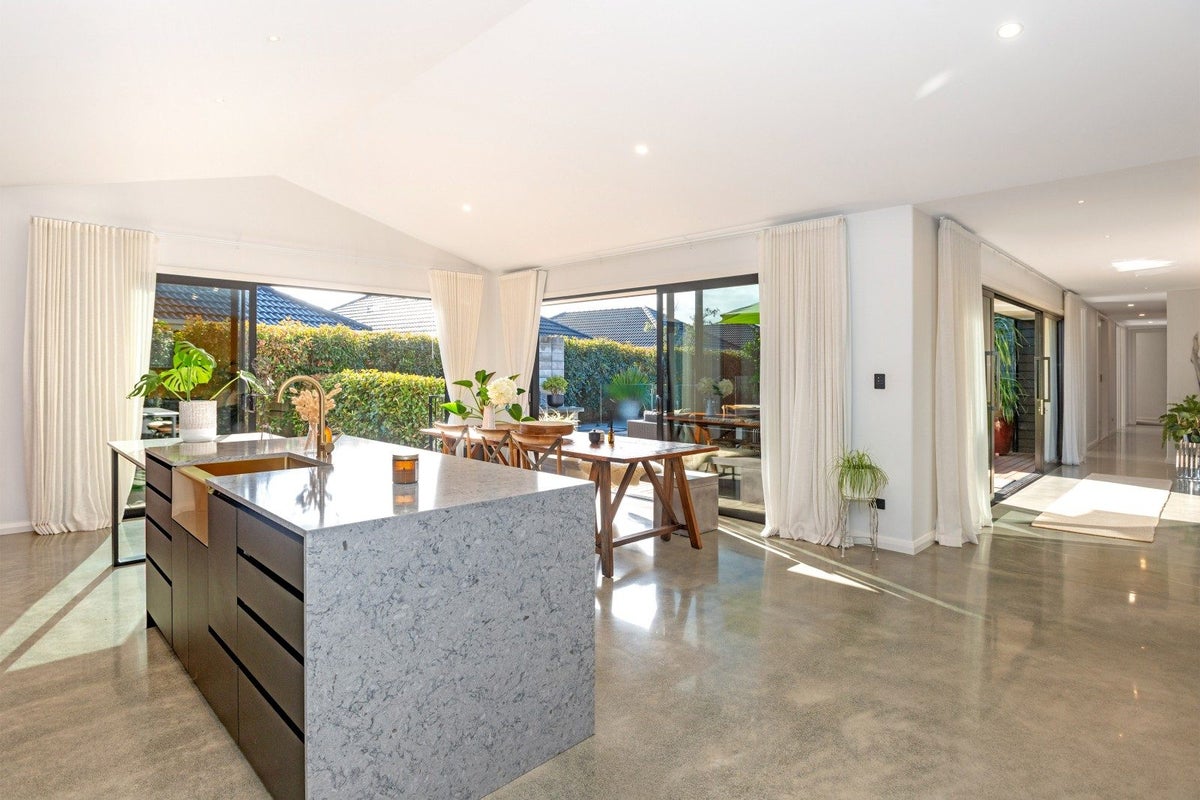 137 Potae Avenue, Riverdale, Gisborne - Carousel 1