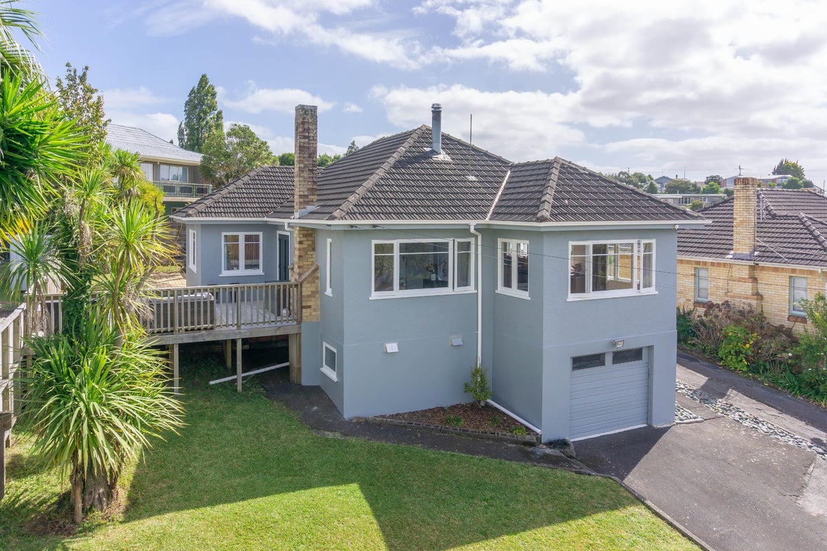122 Maeroa Road, Maeroa, Hamilton - Carousel 2