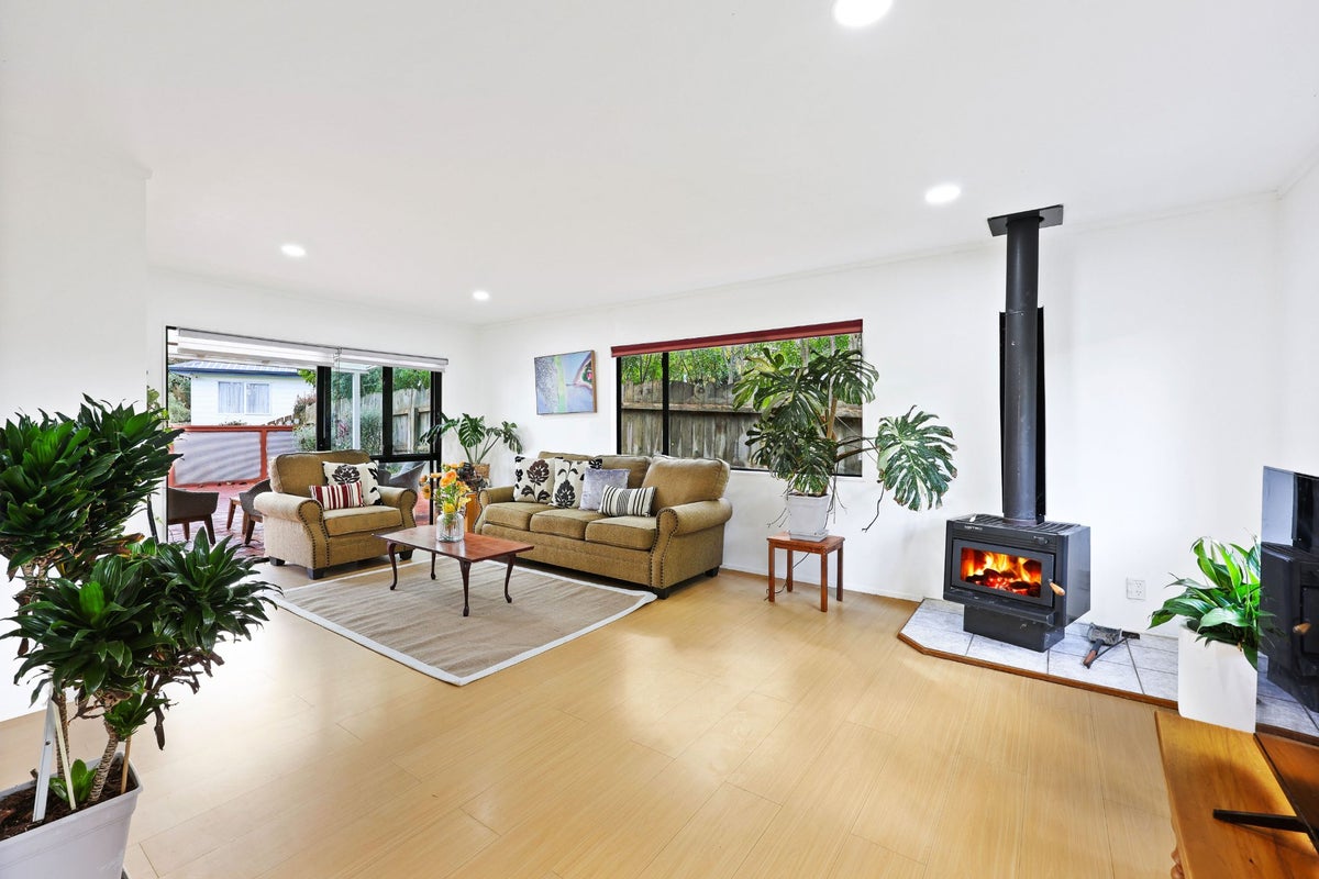 2/57 Howe Street, Howick, Manukau City, Auckland - Carousel 1
