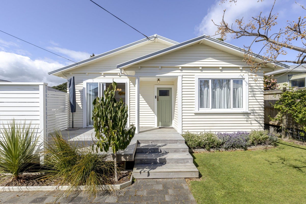 22 Ngaio Street, Strandon, New Plymouth - Carousel 1