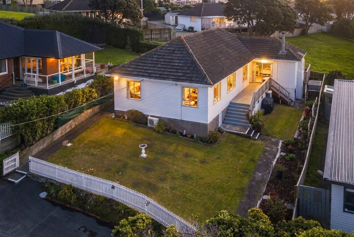 62 Tireti Road, Titahi Bay, Porirua - Carousel 2