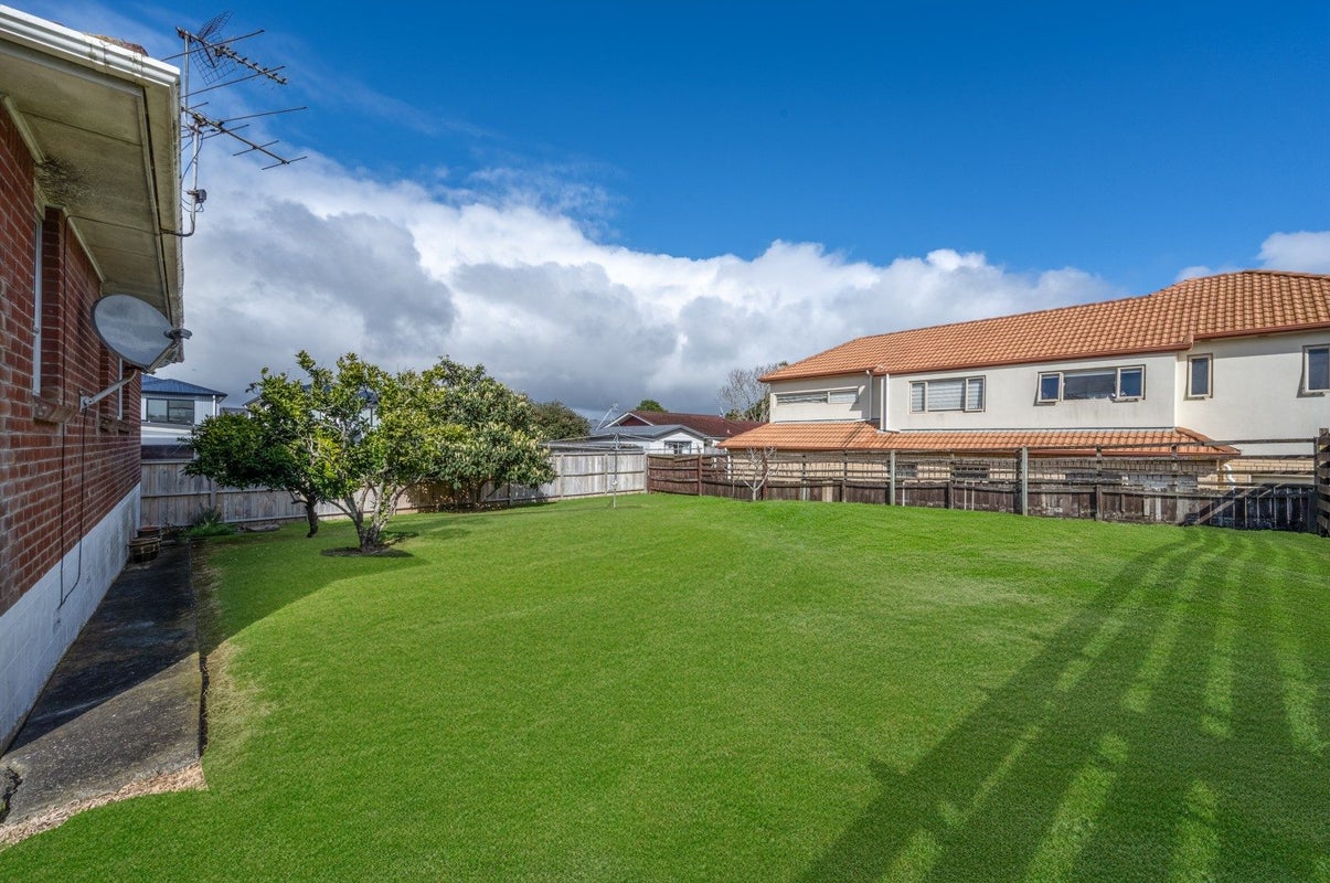20 Vanbrugh Place, Bucklands Beach, Auckland - Carousel 2