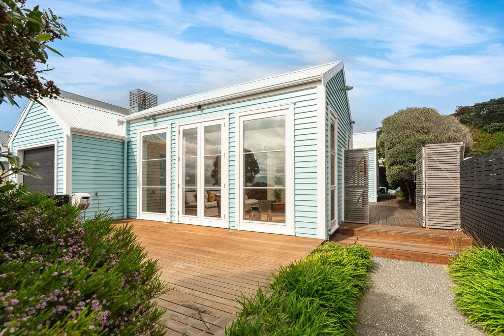 69 Marine Parade, Seatoun, Wellington - Carousel 1