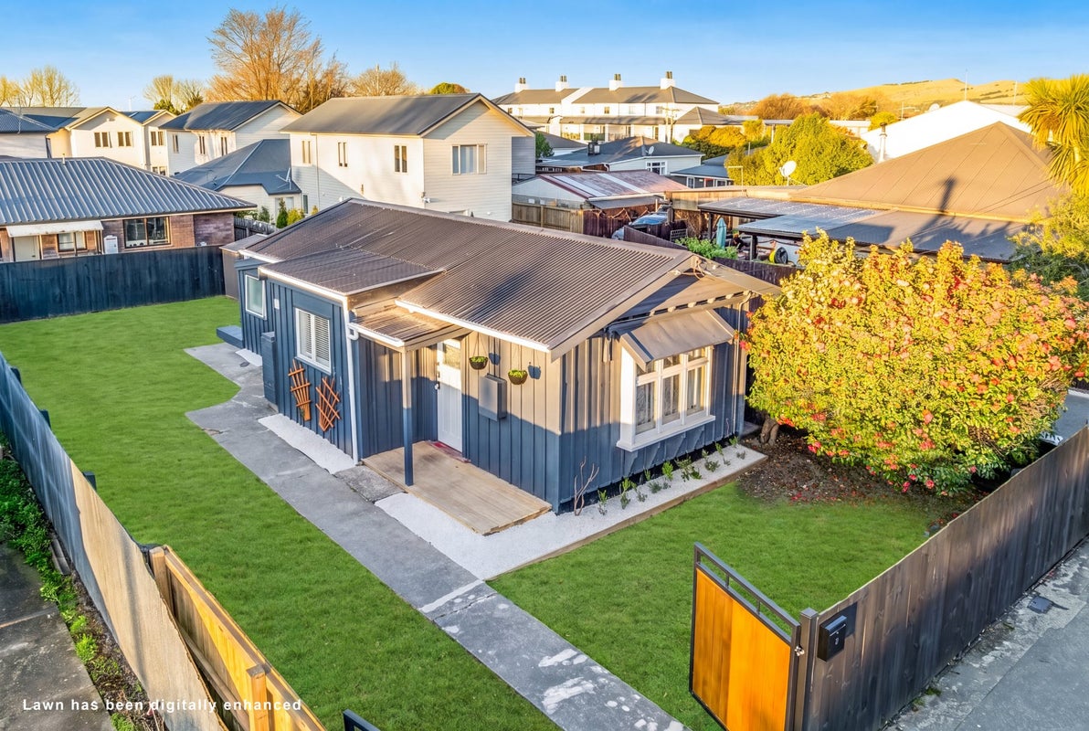 12 Somerset Crescent, Spreydon, Christchurch - Carousel 1