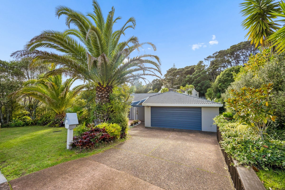 25 Woodfern Crescent, Titirangi, Auckland - Carousel 2