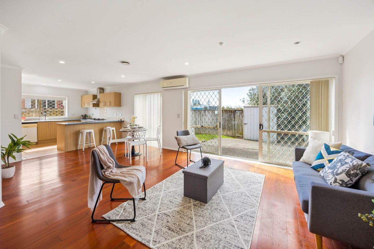 64 Glenveagh Park Drive, Weymouth, Auckland - Carousel 2