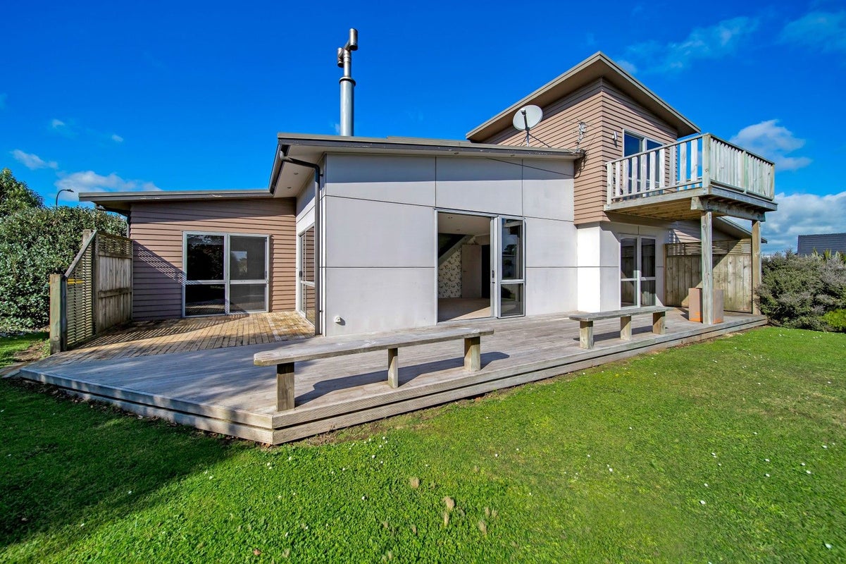17 Elizabeth Grove, Stratford, Stratford - Carousel 1