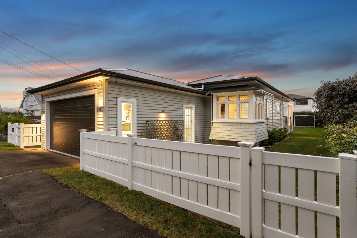 5 Challinor Crescent, Mount Albert, Auckland - Carousel 2