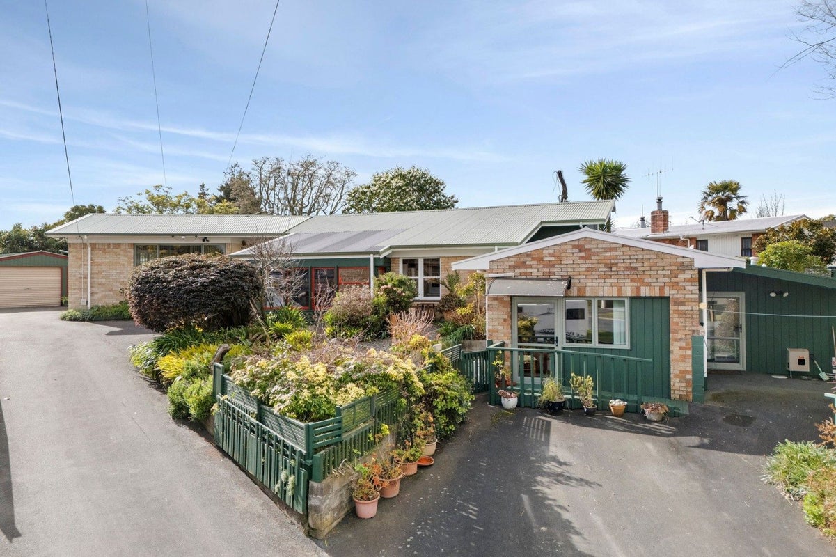 23 Byron Street, Leamington, Cambridge - Carousel 1