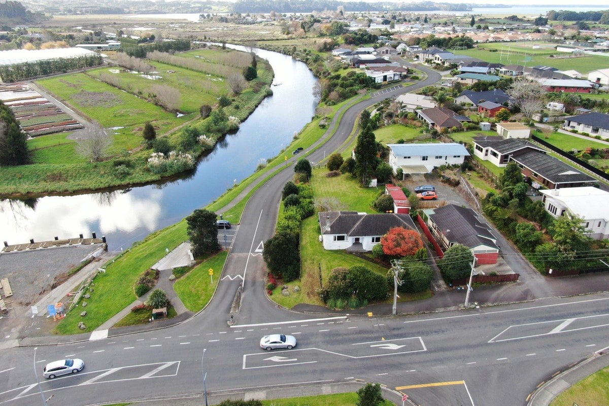 4 Beach Road, Katikati, Katikati - Carousel 2